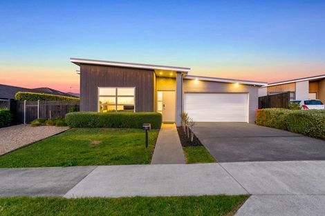 Photo of property in 15 Taikura Avenue, Red Beach, 0932