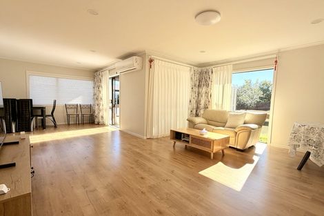 Photo of property in 7 Sheralee Place, Bucklands Beach, Auckland, 2014