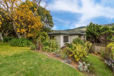 Photo of property in 2 Kowhai Street, Tawa, Wellington, 5028