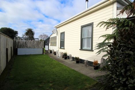 Photo of property in 26 Ross Street, Woodville, 4920