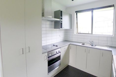 Photo of property in 9 Plumstead Rise, Glen Eden, Auckland, 0602