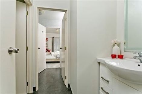 Photo of property in 4 Owl Court, Unsworth Heights, Auckland, 0632