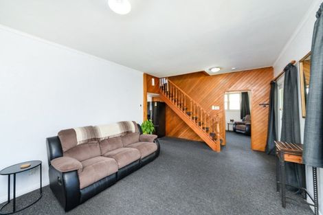 Photo of property in 5 Rangitira Avenue, Palmerston North, 4414