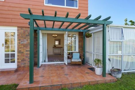 Photo of property in 10 Nimmo Avenue, Waikanae, 5036