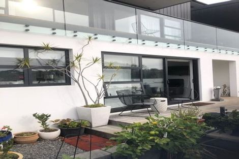 Photo of property in 16 Chapman Road, Te Atatu Peninsula, Auckland, 0610