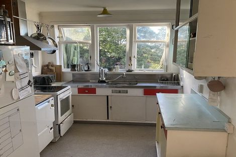 Photo of property in 8 Hungerford Road, Lyall Bay, Wellington, 6022