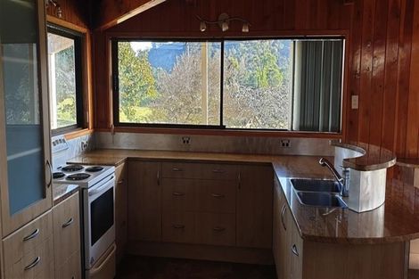 Photo of property in 386 Henderson Valley Road, Henderson Valley, Auckland, 0612
