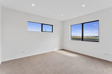 Photo of property in 20 Port Way, Rosehill, 2113