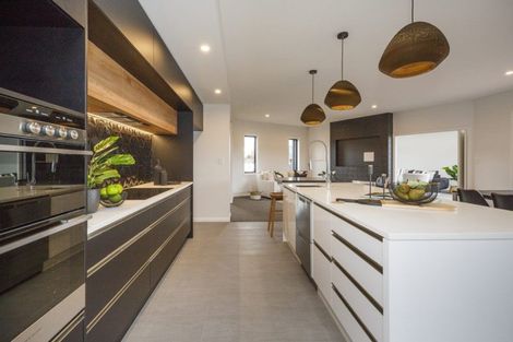Photo of property in 9 Fairway Grove, Hokowhitu, Palmerston North, 4410
