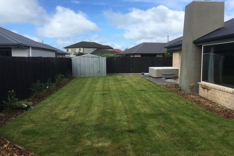 Photo of property in 26 Linkwater Way, Parklands, Christchurch, 8083
