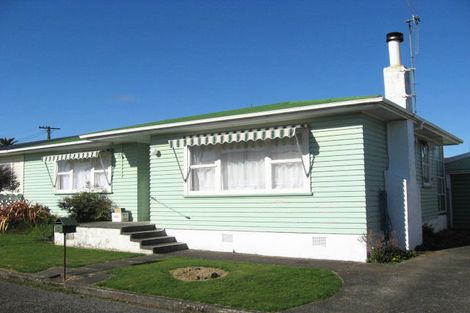 Photo of property in 2 Eton Place, Levin, 5510