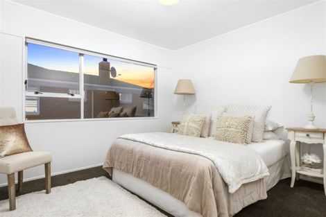 Photo of property in 2/22 Roberts Road, Glenfield, Auckland, 0629