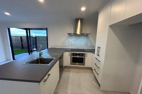 Photo of property in 24 Atutahi Lane, Papamoa, 3118