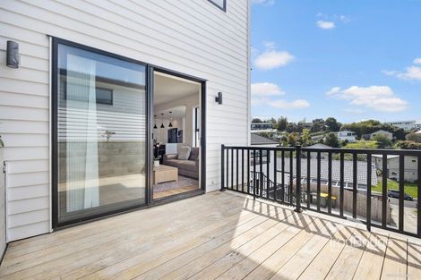 Photo of property in 21a Sovereign Place, Glenfield, Auckland, 0629