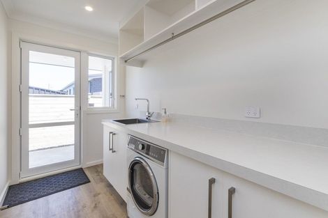 Photo of property in 2 Hydrangea Lane, Milson, Palmerston North, 4414