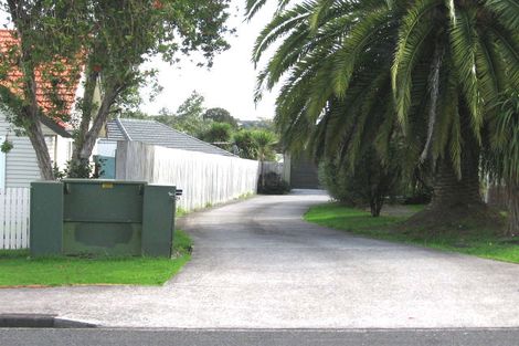 Photo of property in 102 Kervil Avenue, Te Atatu Peninsula, Auckland, 0610
