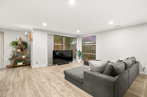 Photo of property in 6 Phar Lap Crescent, Takanini, 2112