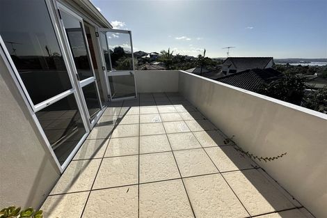 Photo of property in 23 Bernleigh Terrace, West Harbour, Auckland, 0618