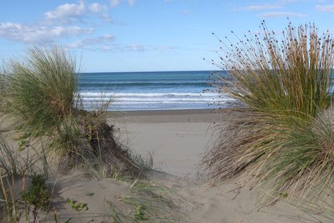 Photo of property in 79a Blue Pacific Parade, Riversdale Beach, Masterton, 5872