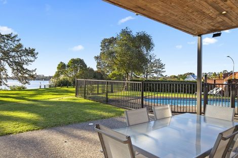 Photo of property in 5 Godwit Place, Waiuku, 2123