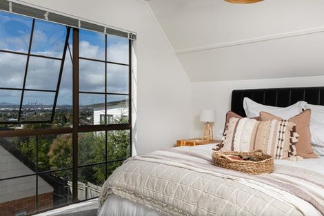Photo of property in 1/4227 Great North Road, Glendene, Auckland, 0602