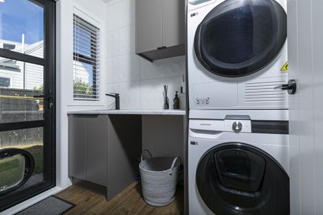 Photo of property in 2a Roland Road, Greenhithe, Auckland, 0632