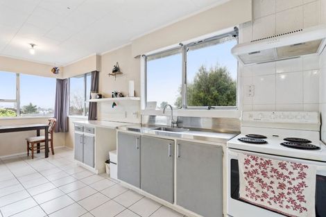 Photo of property in 14 Waari Avenue, Sunnyvale, Auckland, 0612