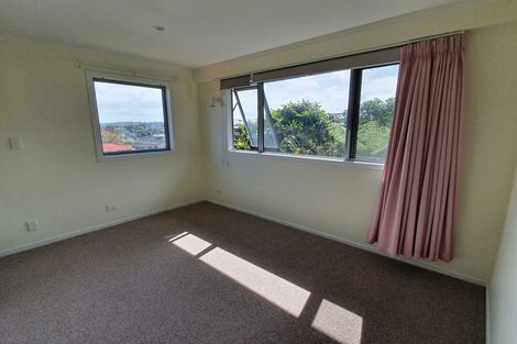 Photo of property in 3/104 East Coast Road, Forrest Hill, Auckland, 0620