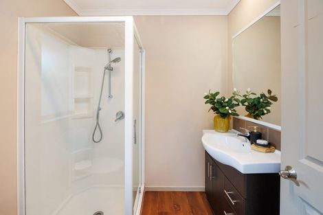 Photo of property in 27 Johnstone Drive, Fitzherbert, Palmerston North, 4410