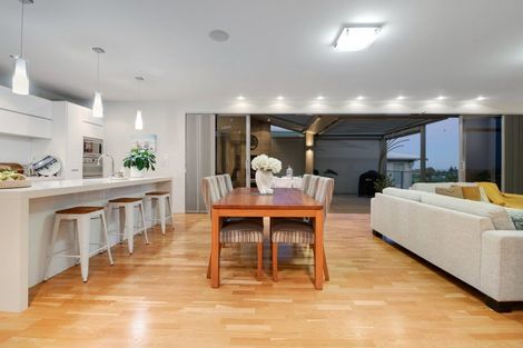 Photo of property in 39 Grand Drive, Orewa, 0931