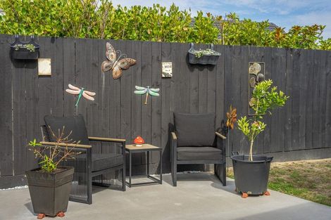 Photo of property in 21 Reeves Street, Waikanae Beach, Waikanae, 5036