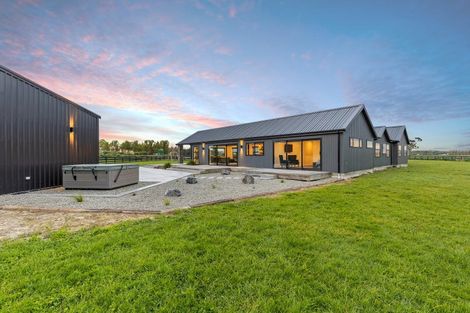 Photo of property in 77 Aranui Road, Kairanga, Palmerston North, 4475