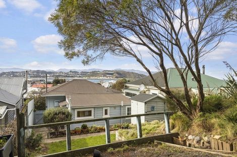 Photo of property in 176 Sutherland Road, Lyall Bay, Wellington, 6022