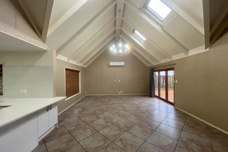 Photo of property in 8 Sanctuary Point, Sunnyhills, Auckland, 2010