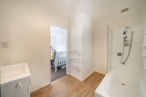 Photo of property in 94 Sunstone Crescent, Timberlea, Upper Hutt, 5018