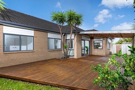 Photo of property in 48 Huntington Park Drive, Greenhithe, Auckland, 0632