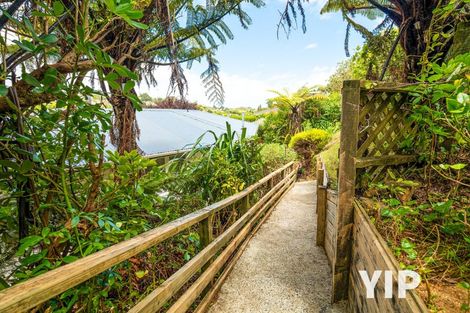 Photo of property in 10 Stella Grove, Newlands, Wellington, 6037