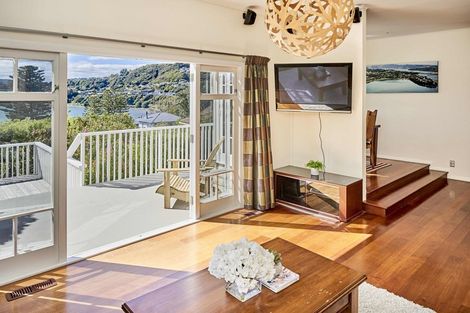 Photo of property in 2 Seaview Road, Paremata, Porirua, 5024