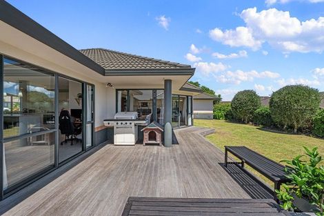 Photo of property in 8 Moy Place, East Tamaki Heights, Auckland, 2016