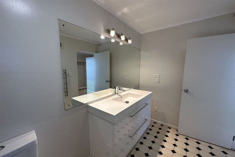 Photo of property in 23 Bernleigh Terrace, West Harbour, Auckland, 0618