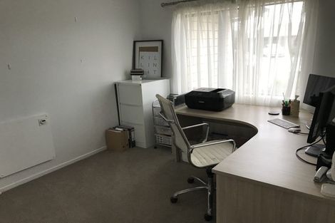 Photo of property in 22 Ripple Grove, Waiuku, 2123