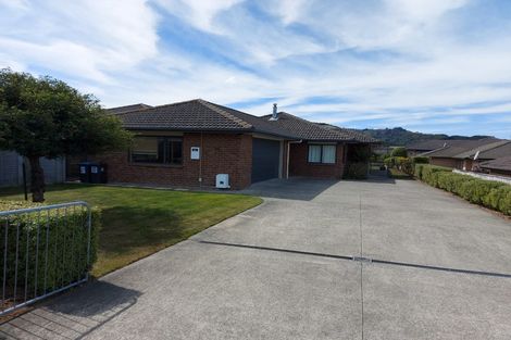Photo of property in 50 Percy Kinsman Crescent, Riverstone Terraces, Upper Hutt, 5018