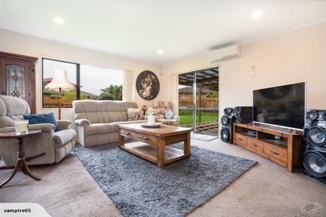 Photo of property in 8 Sid Place, Mangere, Auckland, 2022