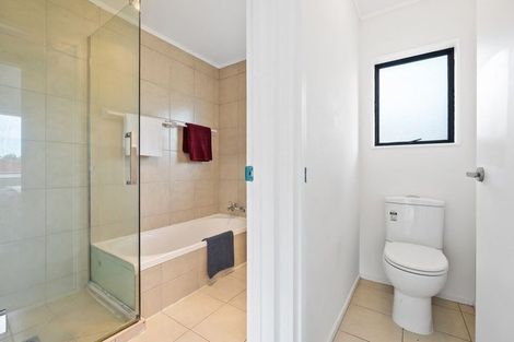 Photo of property in 2/38 Waverley Avenue, Glenfield, Auckland, 0629