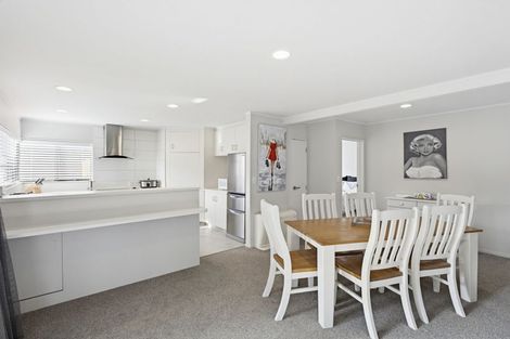 Photo of property in 74b Grand Vue Road, Kawaha Point, Rotorua, 3010