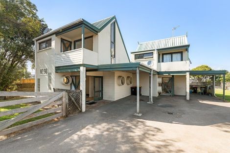 Photo of property in 98a Karewa Parade, Papamoa Beach, Papamoa, 3118