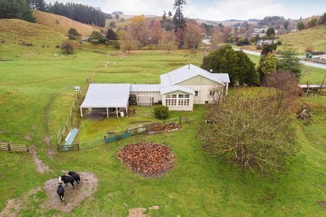 Photo of property in 56 Ongo Road, Hunterville, 4730