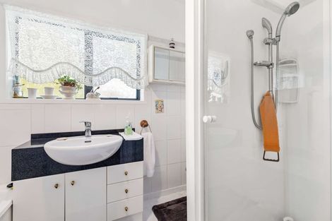 Photo of property in 81 Awaroa Road, Sunnyvale, Auckland, 0612