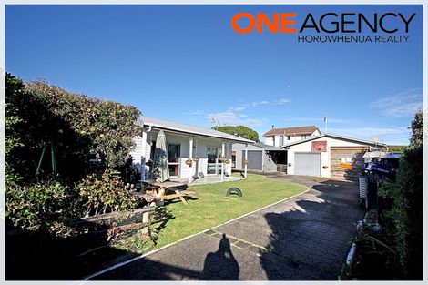 Photo of property in 11 Low Avenue, Foxton Beach, Foxton, 4815