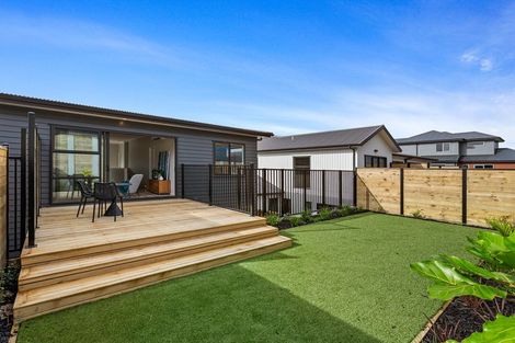Photo of property in 17 Barrel Crescent, Swanson, Auckland, 0614